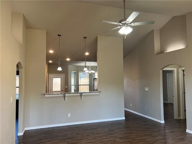Building Photo - 1660 Cavalry Ln