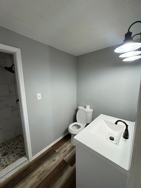 Building Photo - 2112 N Marion Ave