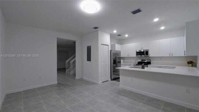 Building Photo - 2628 SE 28th Dr
