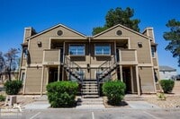 Building Photo - Beautifully Updated 2Bdm 1Ba Unit in a Gat...