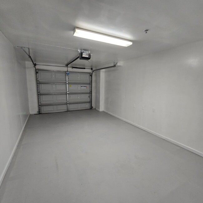 Building Photo - 1 Bedroom Condo for RENT