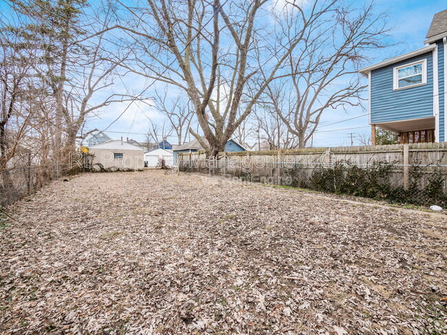 Building Photo - 730 Siebert St