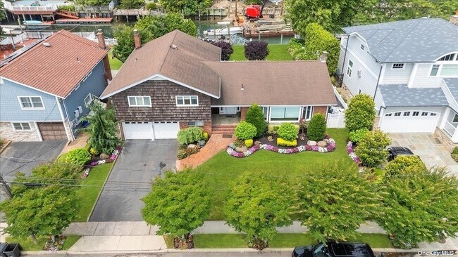 Building Photo - 131 Bayside Dr