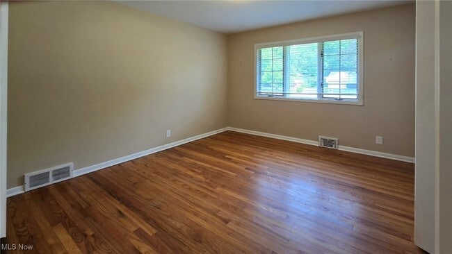 Building Photo - 6862 Westview Dr
