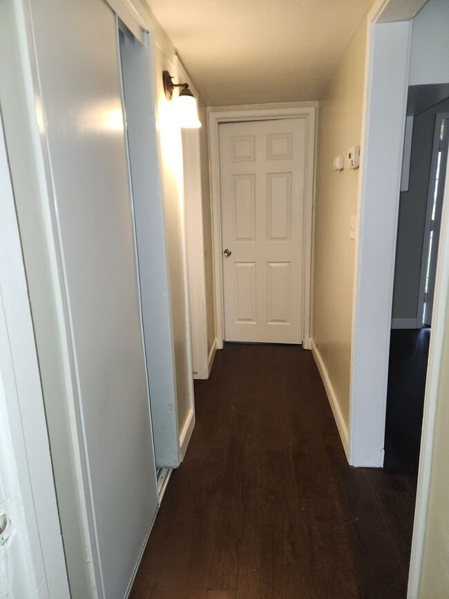 Building Photo - East Bakersfield Home - JUST REDUCED!