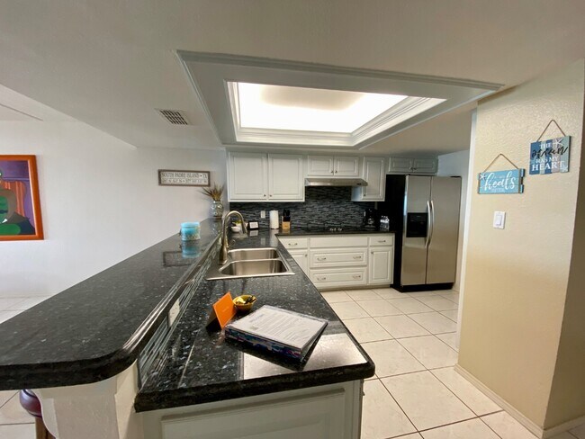 Building Photo - 404 Padre Blvd