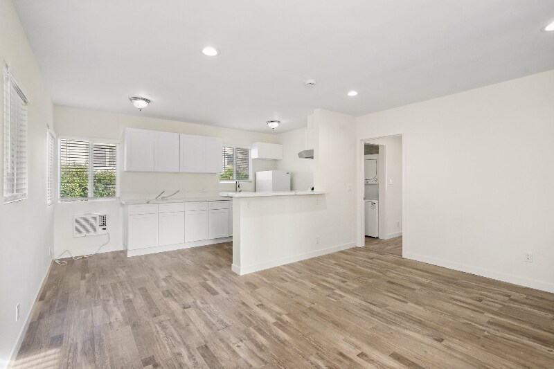 Building Photo - 415 Loma Dr