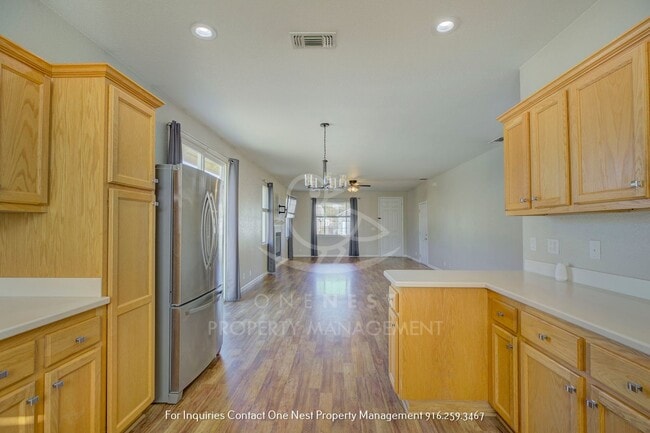 Building Photo - 3 bedroom, 2 bathrooms, 2 car garage