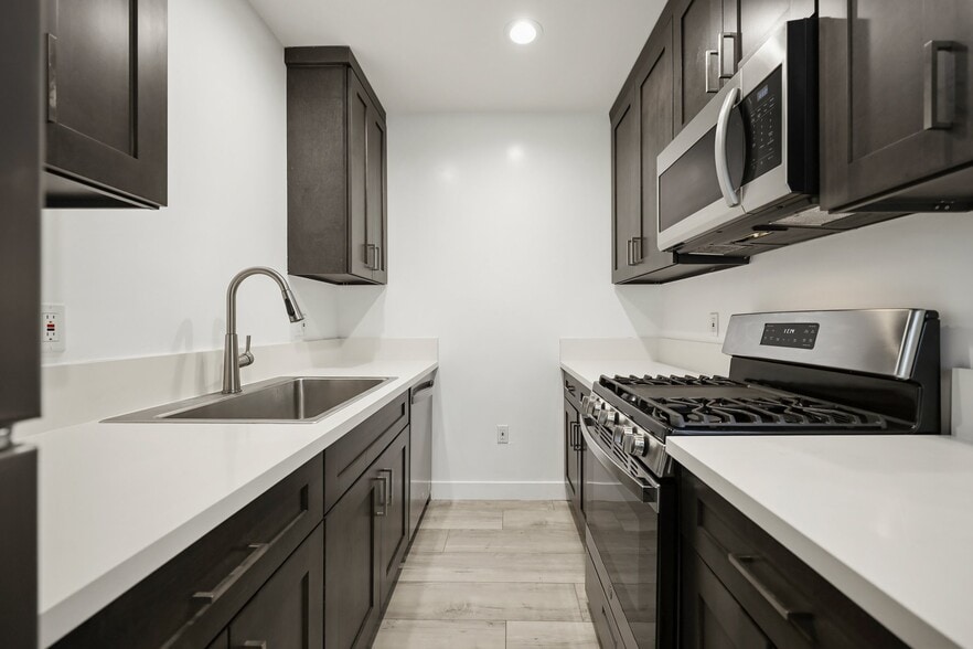 Building Photo - 410 Lucas Ave
