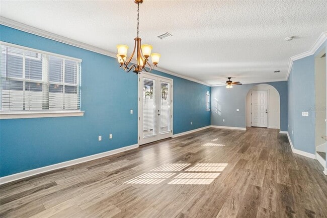 Building Photo - 502 S Albany Ave