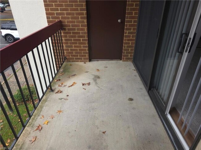 Building Photo - 4003 Governors Square