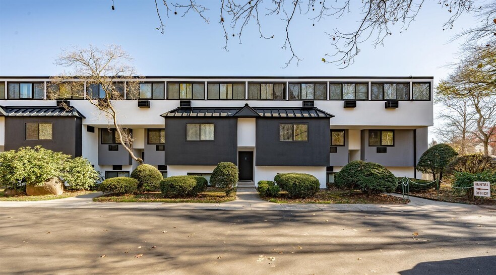 Building Photo - Whitewood Pond Apartments