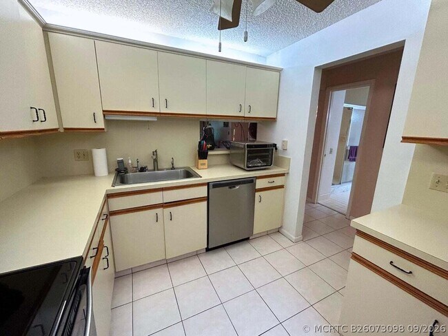 Building Photo - 10058 Laurelwood Pl