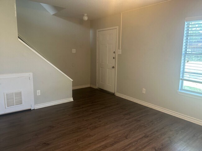 Building Photo - 5007 Meandering Ln