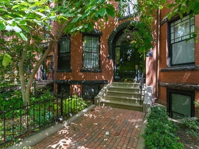 Building Photo - 435 Marlborough St