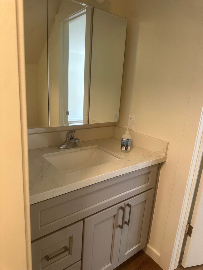 Building Photo - Derby Street Apartments LLC