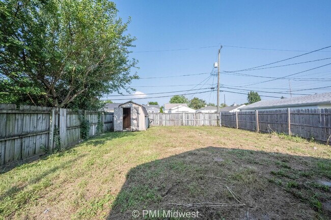 Building Photo - "Charming 3-Bedroom Home in Beech Grove - Cozy Living with Ample Space!"
