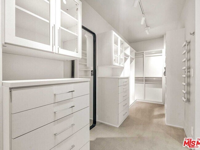 Building Photo - 1100 Alta Loma Rd