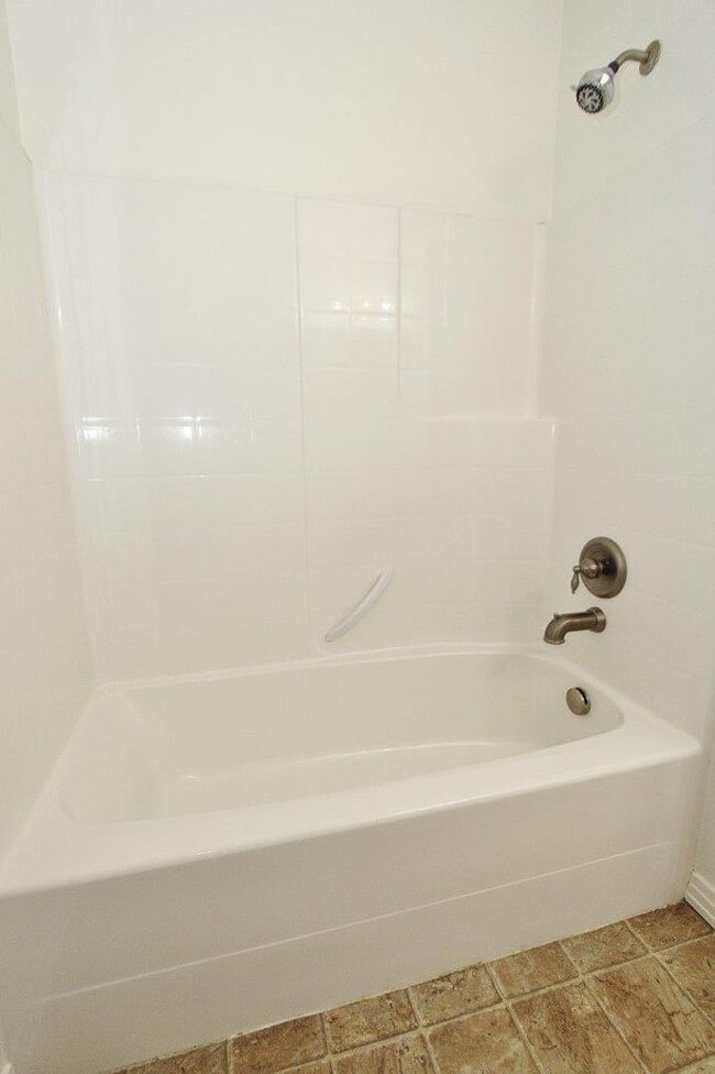 Building Photo - Quaint Cottage-Style Home in SE Boise