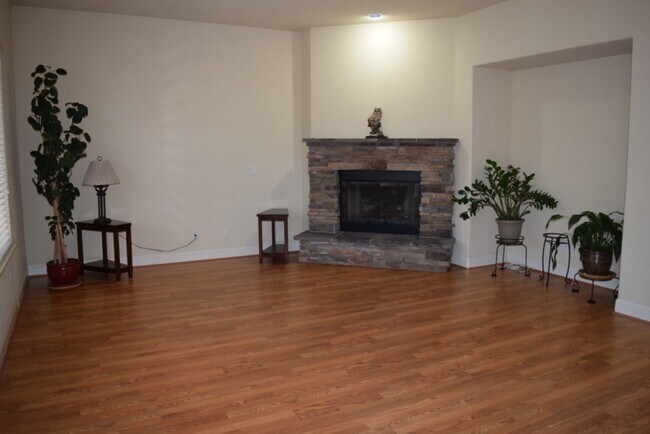 Building Photo - 2768 Westview Dr