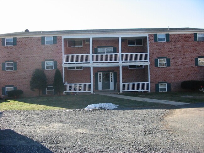Primary Photo - 334 Main St