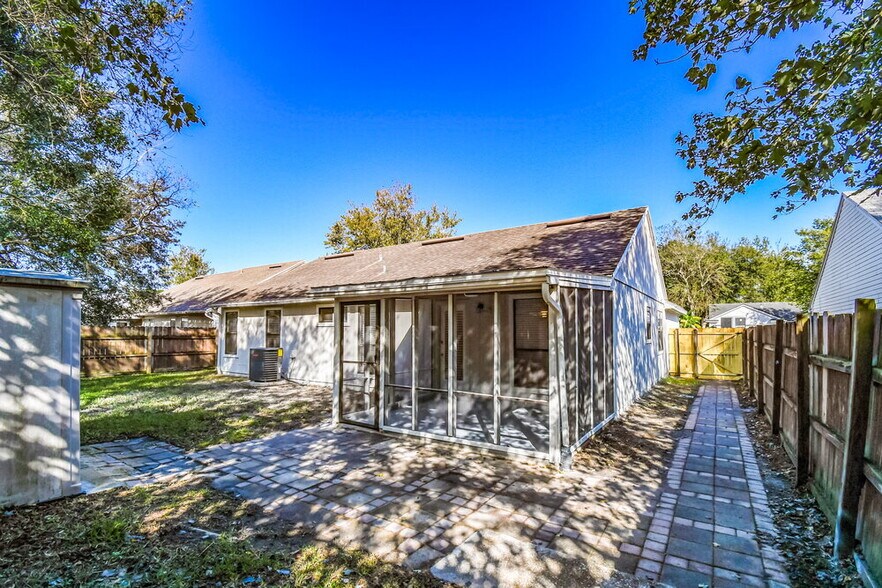 Building Photo - 3860 English Colony Dr S