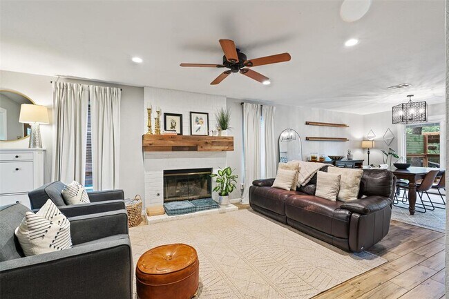 Building Photo - 8913 Coastal Dr