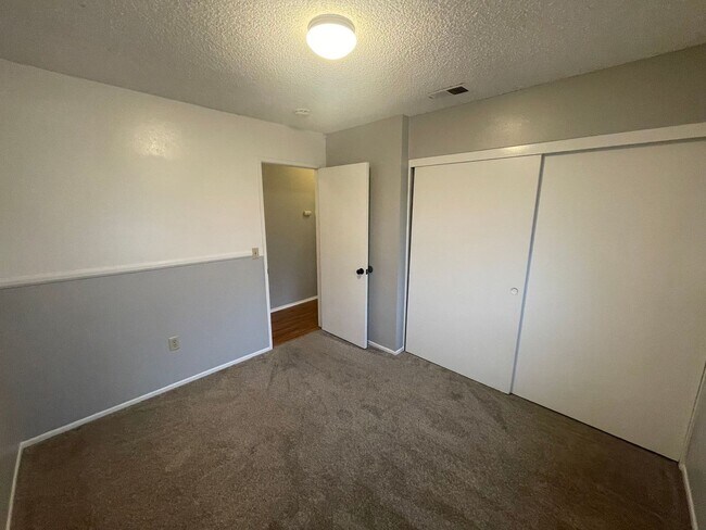 Building Photo - 43841 Nathan Dr