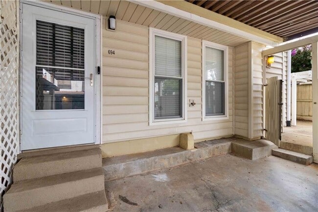 Building Photo - 694 Serramonte Dr