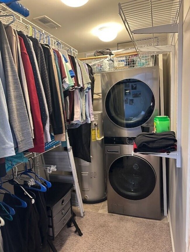 Building Photo - COMING SOON! Attractive Condo, Lots of Upgrades! Walk to UK! W/D, Off-Street Parking