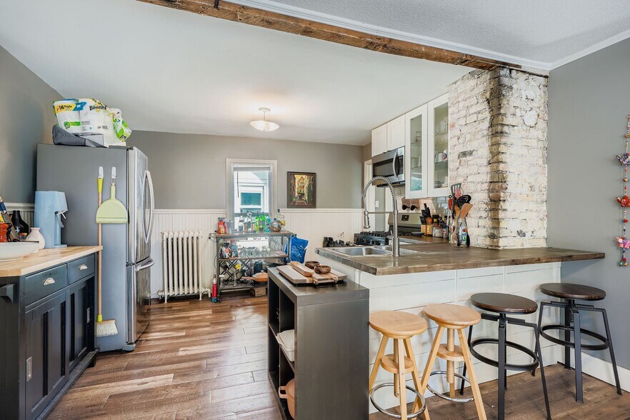 Building Photo - 1000 26th Ave NE