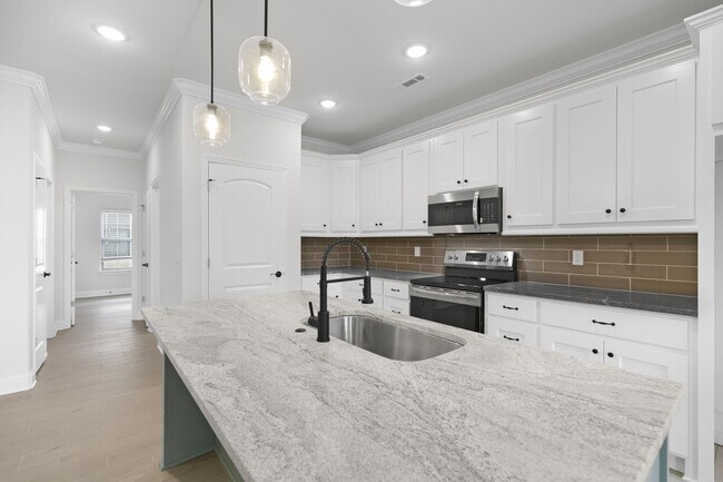 Building Photo - 30 Penzance Dr