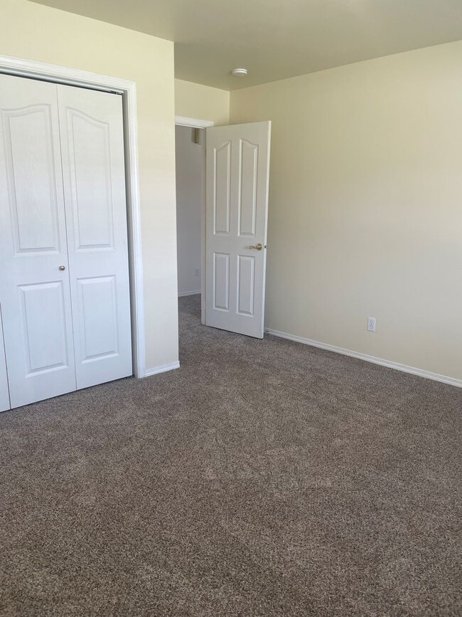 Building Photo - Now renting 2 bedroom House