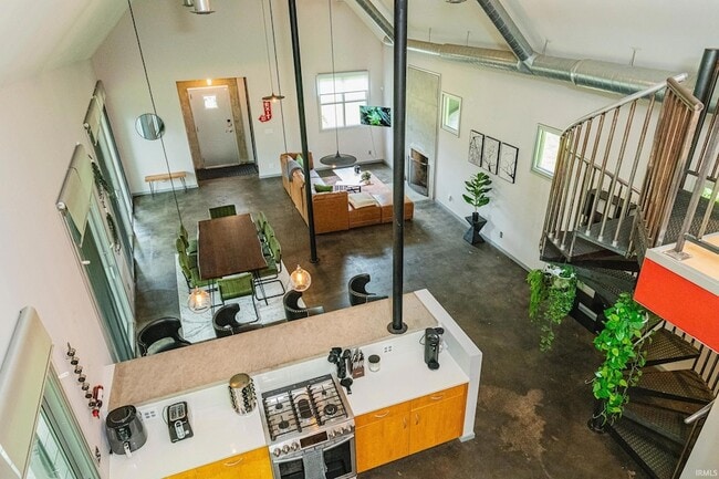 Building Photo - 612 N Kerry Dr