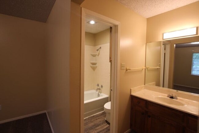 Building Photo - Adorable 3 Bedroom Duplex in Tyler