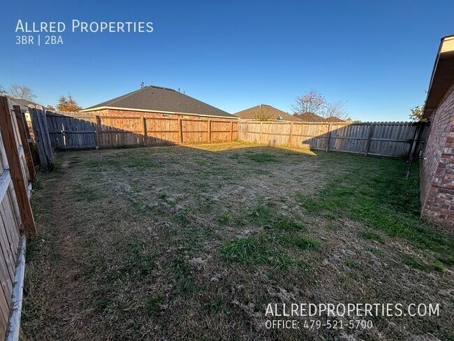 Building Photo - 305 E Asher Ct