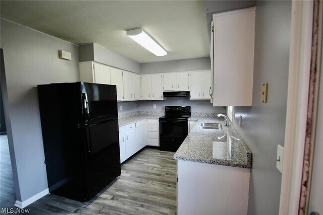 Building Photo - 300 Northland Dr