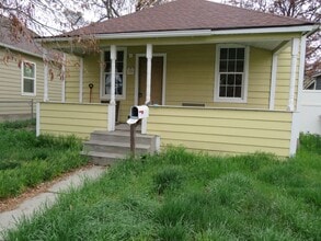 Building Photo - 2 Bed / 1 Bath House