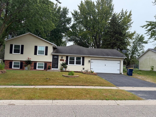 Building Photo - 15350 Drexel Way