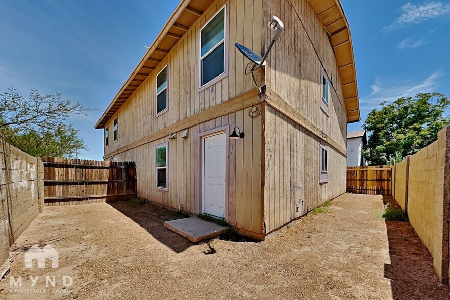 Building Photo - 6657 W Ocotillo Rd