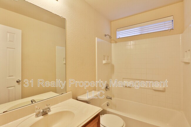 Building Photo - 3108 Kennedy Dr