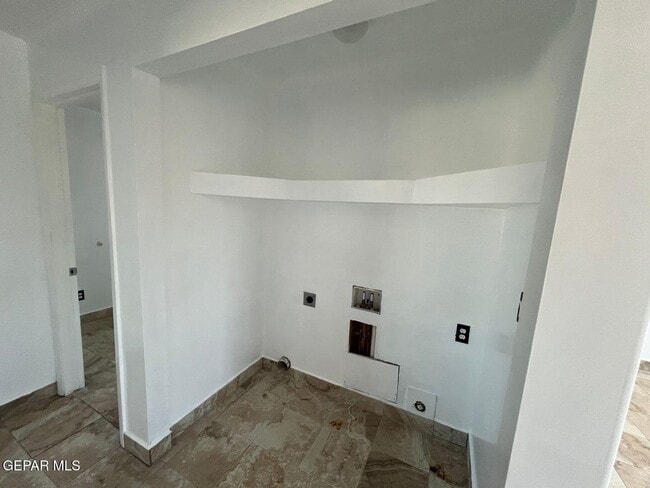 Building Photo - 540 S Yarbrough Dr