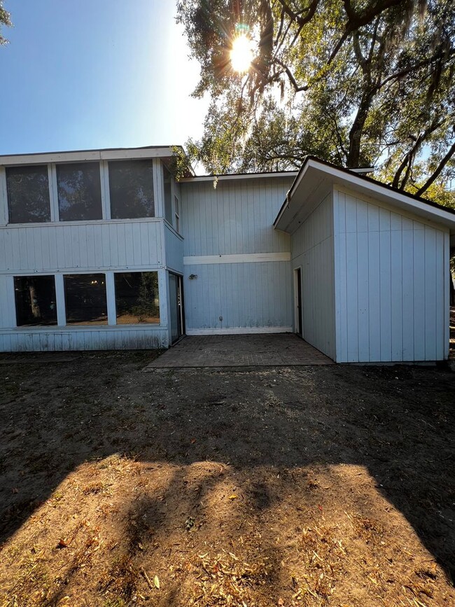 Building Photo - Charming 2-Bedroom Rental on Ladies Island