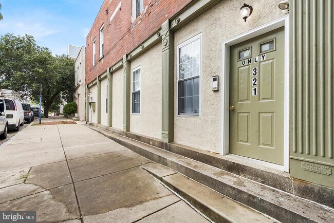 Building Photo - 321-23 N Front St