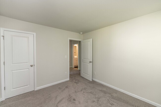 Building Photo - 212 S Bell Ave