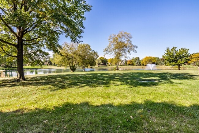 Building Photo - 9628 Summerlakes Dr