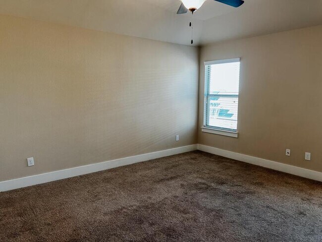 Building Photo - 3906 Ashton Dr