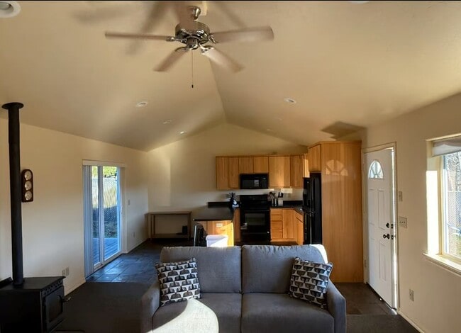 Building Photo - 17561 Gardner Ridge Rd