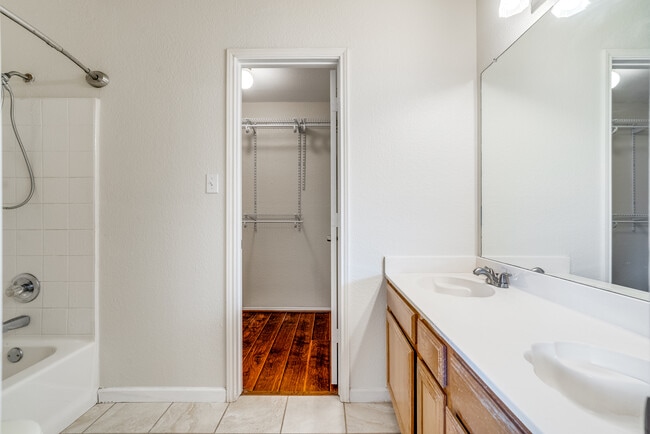 Building Photo - 3625 Garden Springs Dr