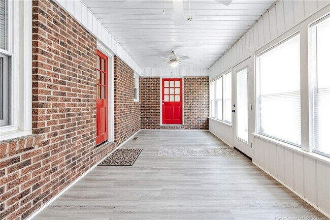 Building Photo - 329 Eddies Ln